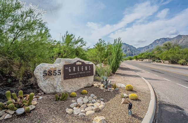 Golf, hike, walk, bike or just relax at this beautiful Ventana Canyon Condo
