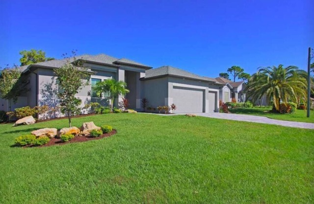 Golf Lover's Paradise: Luxurious Vacation Home on Long Marsh Golf Course #250
