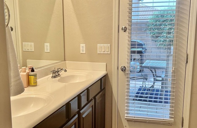 Golfers Dream Home - 20 minute drive to 15 different golf courses