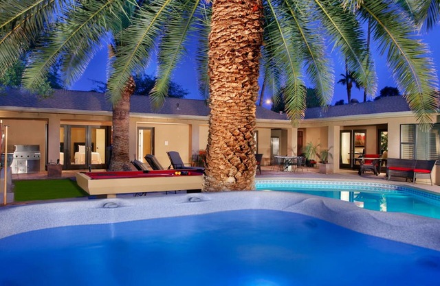 Golfers Paradise w/Pickleball & Heated Pool & Spa!