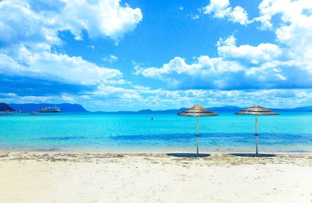 Golfo Aranci - apartment for 6 people, directly on the beach, with terrace and sea-view