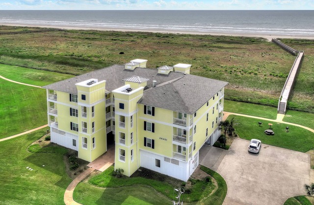 Gone Coastal- Beach Front, Ocean Views, Next to Beach Walkover.