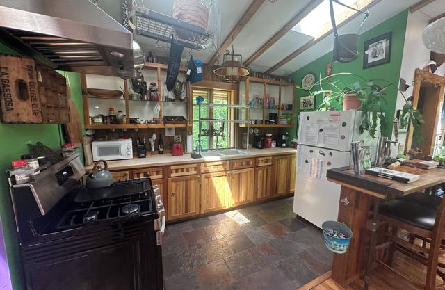 Good Vibes Studio in the Woods