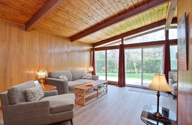 Good Vibrations, Large yard, close to Beach