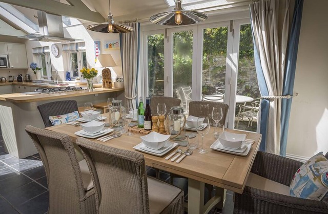 GOODER HOUSE, pet friendly, with a garden in Dartmouth