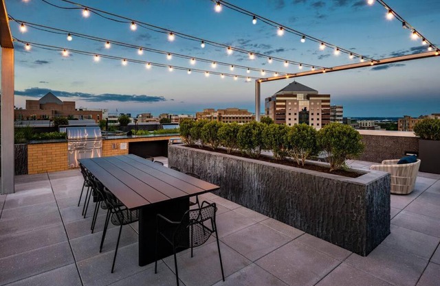 Gorgeous 1 Bedroom At Clarendon With Gym and Rooftop