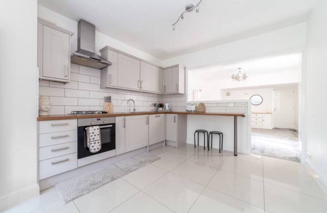 Gorgeous 2BR flat w/priv Gdn, Crouch End