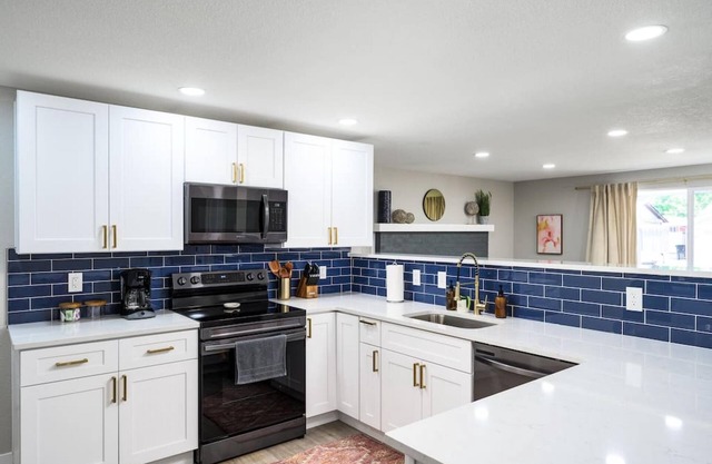 Gorgeous- 4 King Beds Near Den w Large Game Room