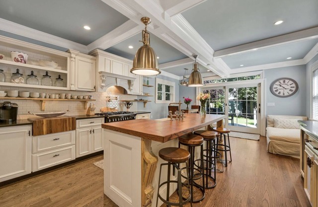 Gorgeous 5 bdrm home with beautiful bay views in the heart of Greenport Village
