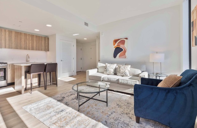 Gorgeous Apt with Kitchen