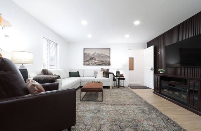 GORGEOUS Autumn Arbor Condo - 2 Blks BYUI, 2 Car Garage, 2 Bed, 2 Bath, Office