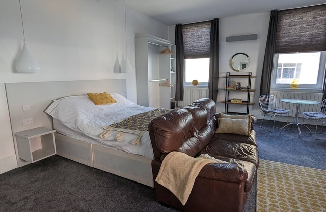 Gorgeous, comfortable Apartment on the High Street