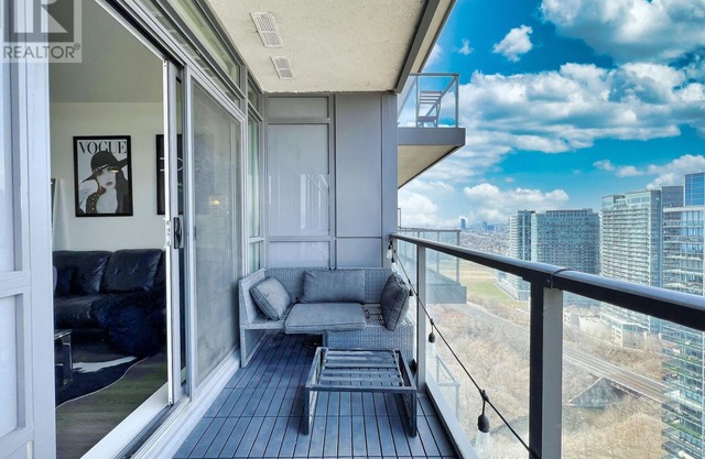 Gorgeous Condo By the Lake With Parking