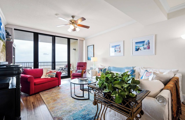 Gorgeous condo that's only minutes away from the beach!