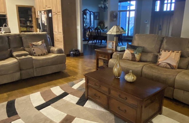 Gorgeous Country Home with 3 bedrooms and a theater room!