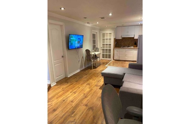 Gorgeous, Cozy, Newly Renovated Private Basement Apt