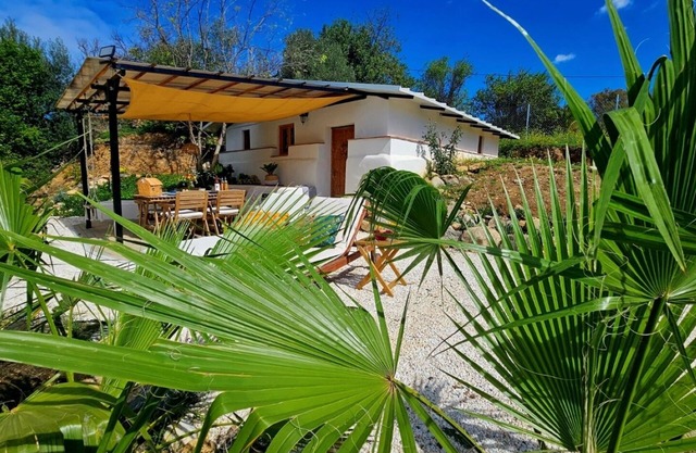 Gorgeous detached casita near Caminto del Rey with mountain views and a pool