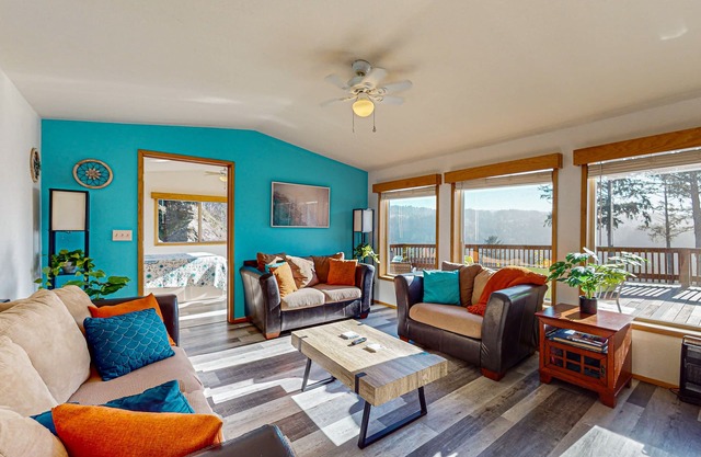 Gorgeous dog-friendly coastal escape with private hot tub, patio & amazing views