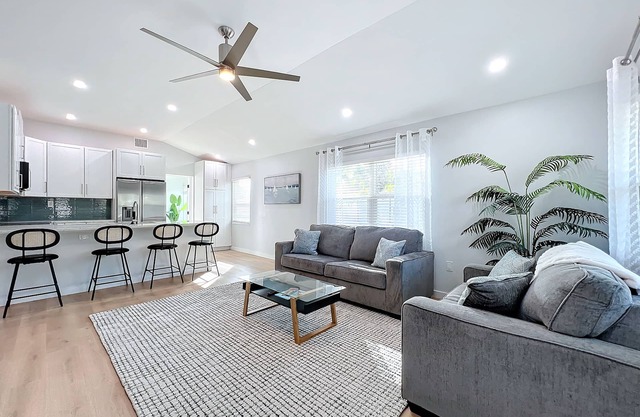 Gorgeous Downtown Sarasota, Historic Laurel Park Home.
