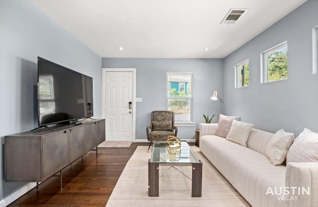 Gorgeous East Central Austin 2BD Close to Downtown
