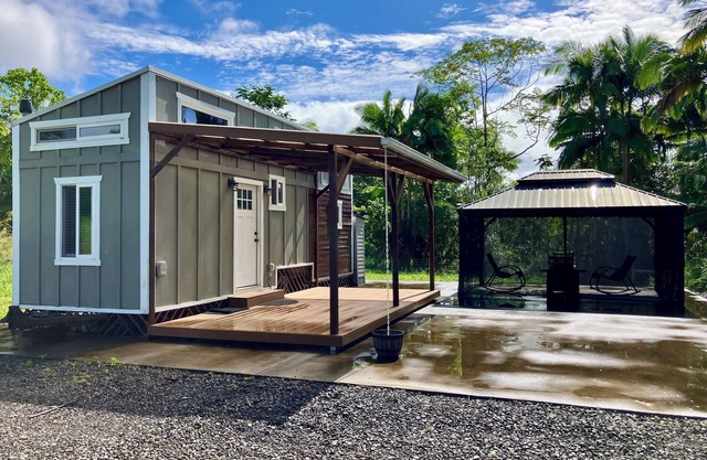 Gorgeous Eco Tiny Home on Organic Farm Within 5 Minutes of Downtown Hilo.