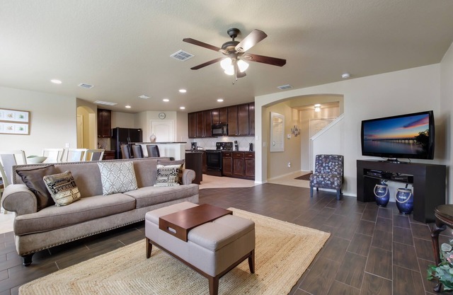 Gorgeous Family Home near DownTown, Riverwalk/Alamo.