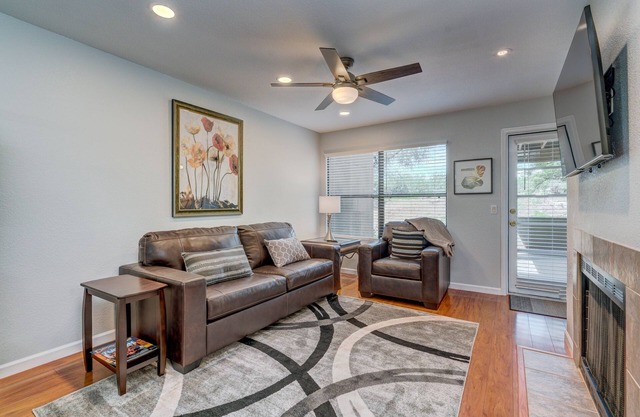 Gorgeous Foothills Condo