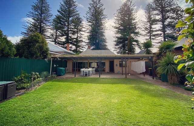 Gorgeous Grange Beach House Getaway - pets allowed