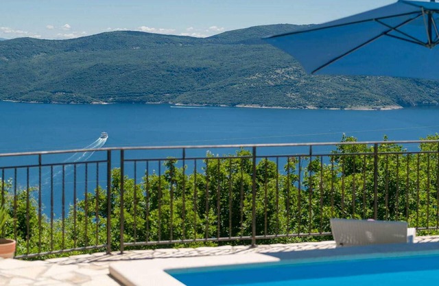 Gorgeous home in Krsan with WiFi
