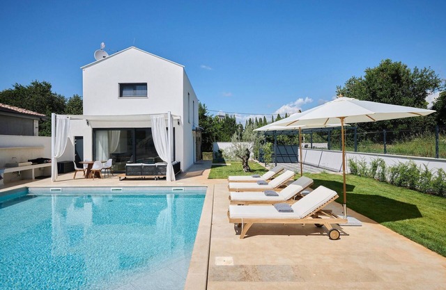 Gorgeous home in Umag