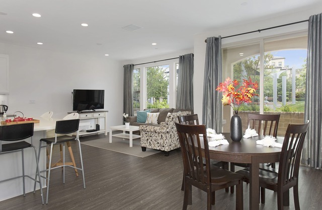 Gorgeous House With Beautiful View|Spectrum Center #7137