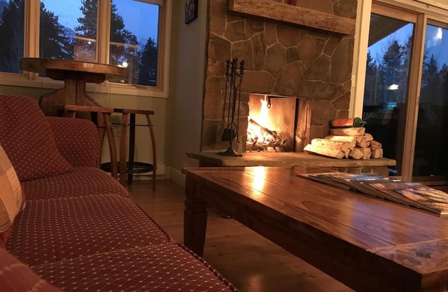 Gorgeous Jackson Hole Condo in Top location with Great Views and Private Deck with Barbeque!