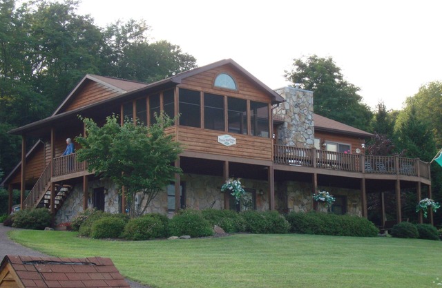 Gorgeous Lake Front Resort Home at Alpine Lake