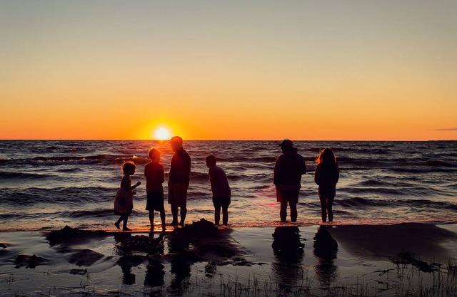 GORGEOUS LAKEFRONT SUNSETS-NEWLY REMODELED HOME ON LAKE MICHIGAN, MACKINAW CITY.