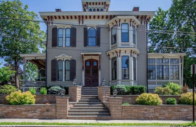 Gorgeous, large Victorian in downtown Ballston Spa - 6 BRs, sleeps 11