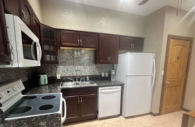 Gorgeous & Luxurious Lower Unit with Patio and Firepit