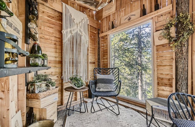 Gorgeous mountain home with private hot tub, sauna, outdoor seating, views