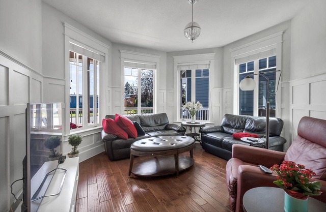 Gorgeous New, Downtown, Modern Victorian Dream Home in Beautiful Nieghborhood