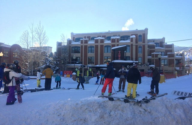 Gorgeous & NEW Ski-OUT/Ski-IN Steps from Main Street
