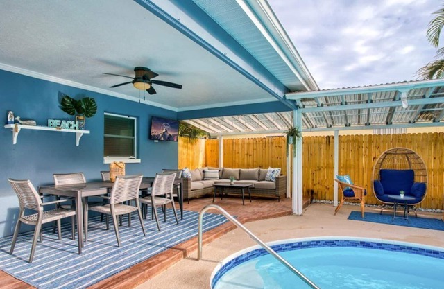 GORGEOUS OASIS Heated POOL HOME 3 bed 2 bath sleeps 10. 5 Min to IRB