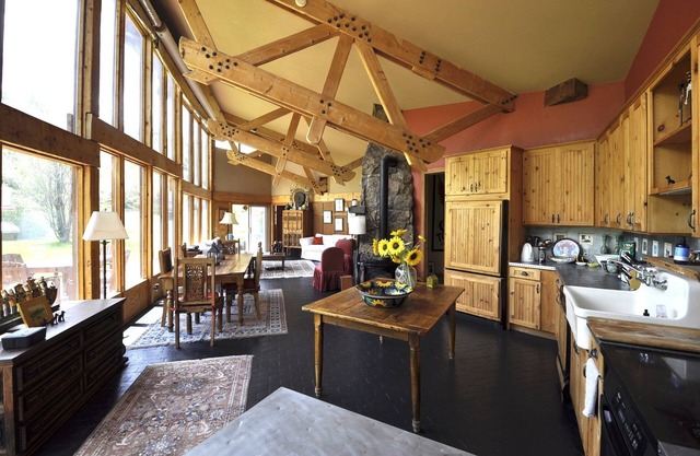 Gorgeous Pet-friendly Boutique Ranch ! Next to skiing, fishing, rafting