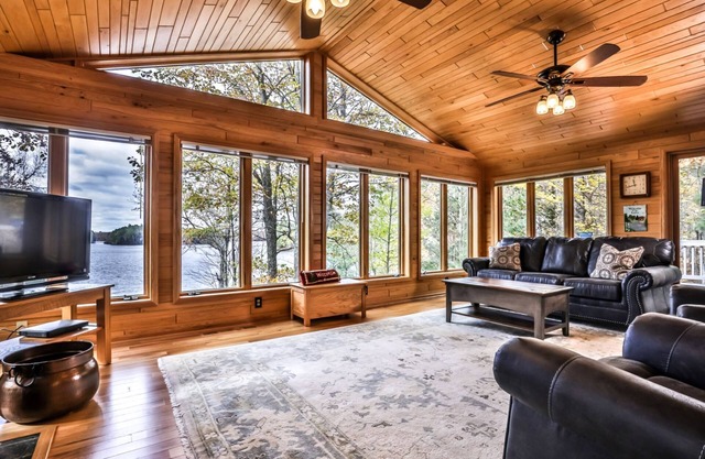 Gorgeous Private Home w/magnificent lake views!