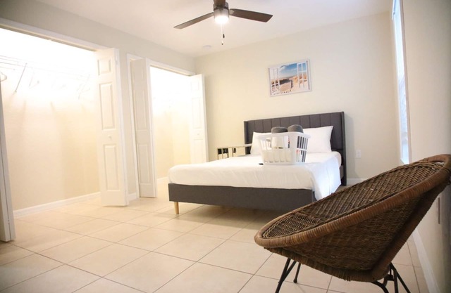 Gorgeous Queen Master Suite with Private Lavatory