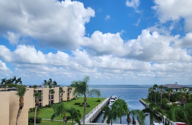Gorgeous Remodeled 2 Bedroom Longboat Key Condo with Stunning Bay Views!