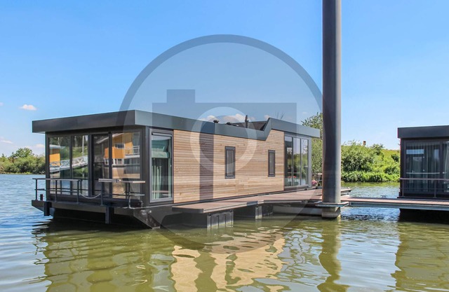 Gorgeous ship in Ohé & Laak with WiFi