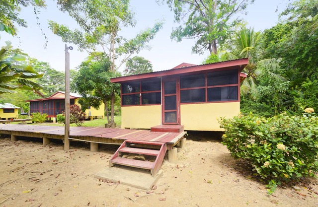 Gorgeous Studio Cabin located on the tropical Banks of the Sittee River