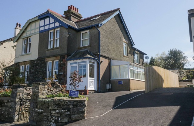 GORSE BANK, family friendly, with open fire in Broughton-In-Furness