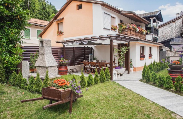 Gotar Apartment with Garden