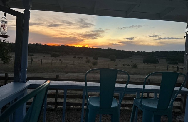 Grab some peace & quiet !Sit on the Big porch at Farmhouse@ Spring Branch Ranch