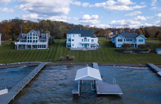 Gracie's Place: Panoramic Sunset Views on Seneca Lake!